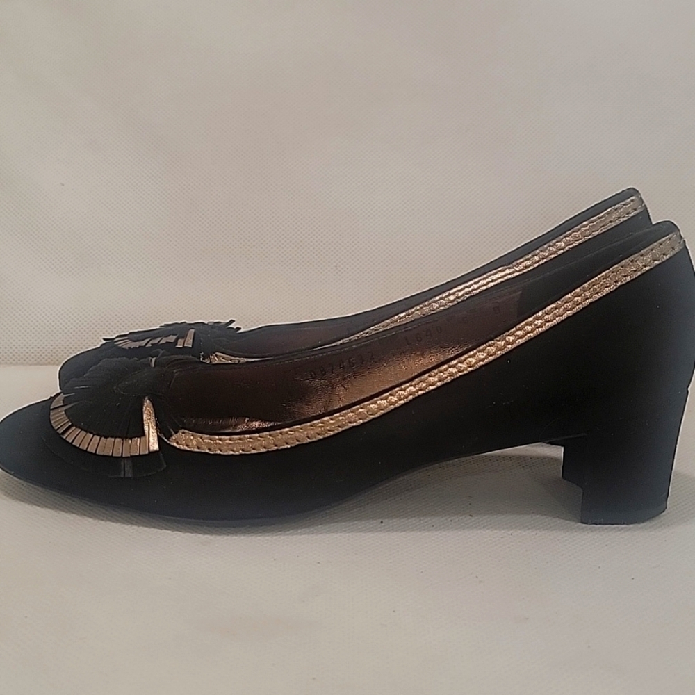SALVATORE FERRAGAMO BLACK SUEDE LEATHER PUMPS (sz 6) - Picture 6 of 7